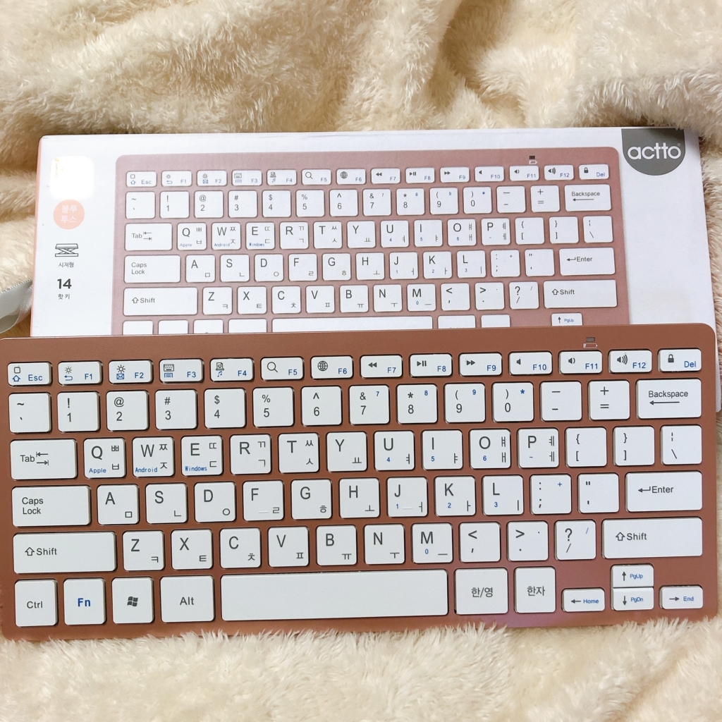 ACTTOのキーボード（ピンク）